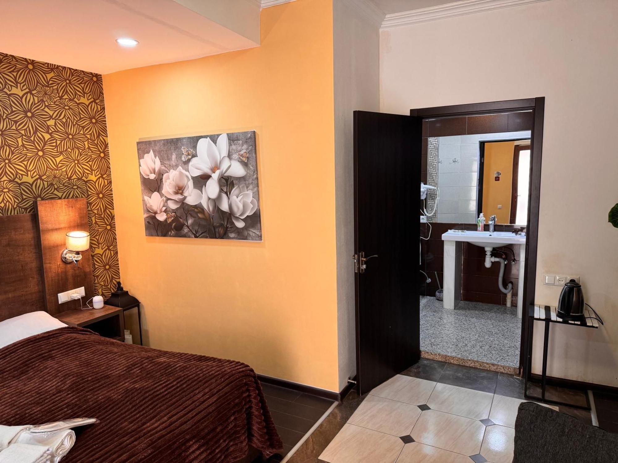 Two Lions Hotel Tbilisi Zewnętrze zdjęcie