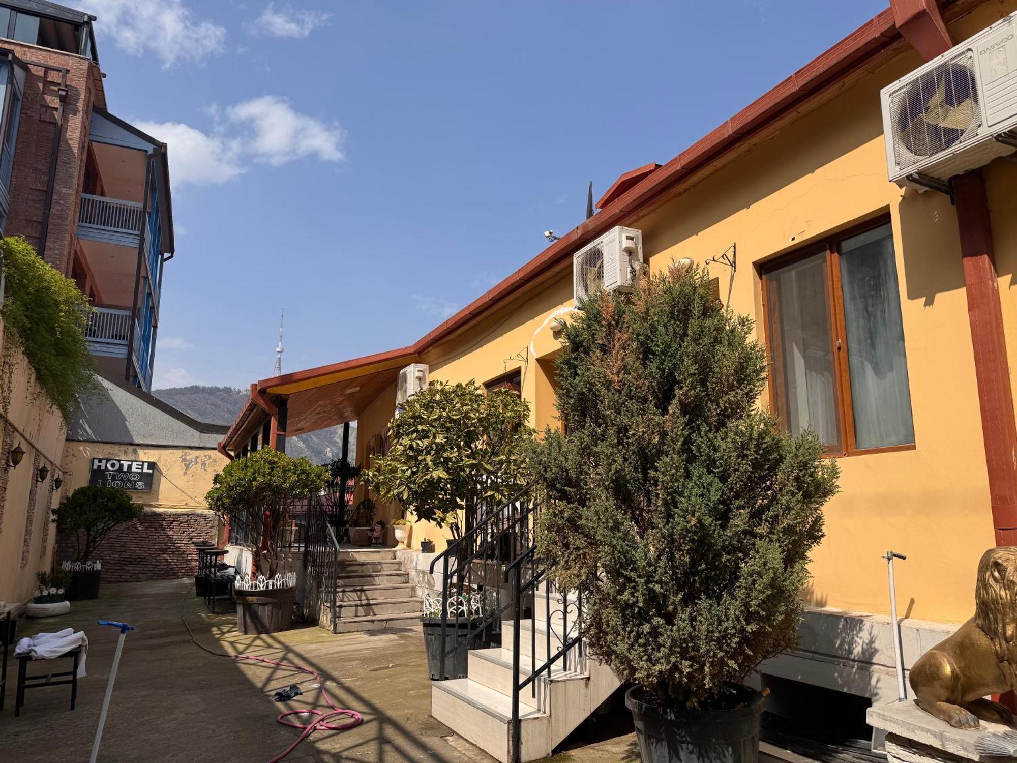 Two Lions Hotel Tbilisi Zewnętrze zdjęcie